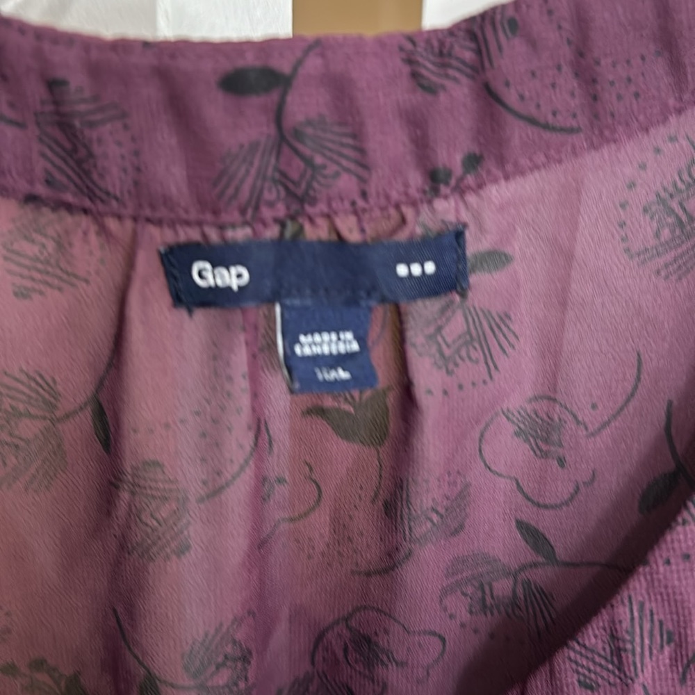 Gap Sheer Purple short sleeve Blouse - Picture 2 of 4